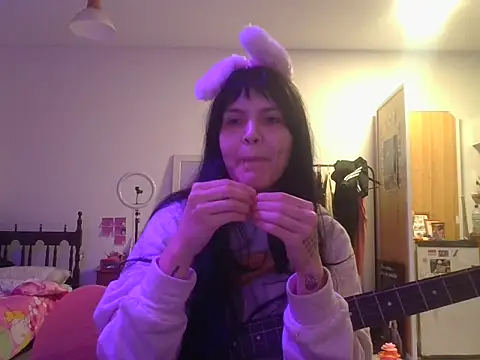 Snapshot of miapink33 chatting on November 6, 2025, 1:42 am miapink33 online show from November 6, 2025, 1:42 am