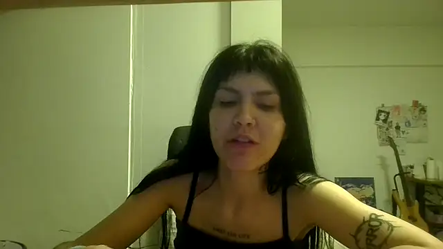 miapink33 online show from December 4, 2025, 4:55 am