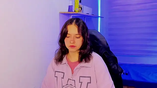 Emily Lindey online show from October 28, 2025, 3:18 am