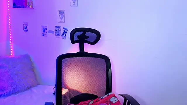 Emily Lindey online show from April 8, 2026, 4:25 am