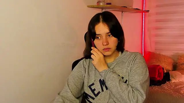 Emily Lindey online show from November 12, 2025, 3:21 am