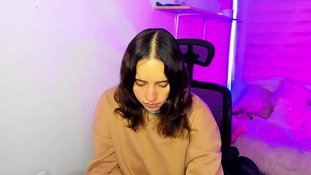 Emily Lindey online show from November 20, 2025, 3:07 am