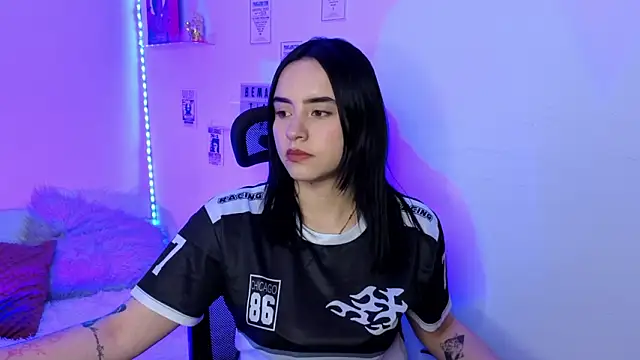 Emily Lindey online show from March 8, 2026, 5:33 am