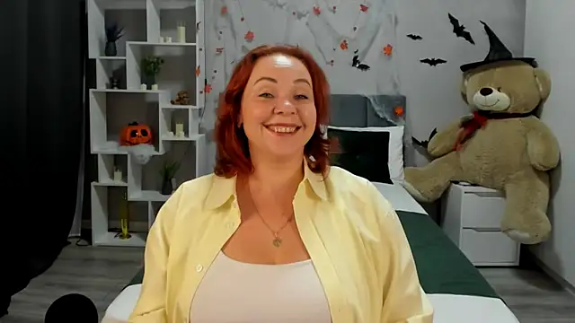 NataliKaminski online show from November 9, 2025, 12:42 pm