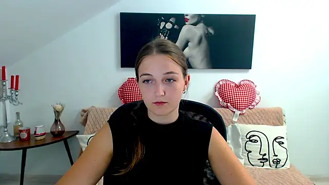 AnneWilsonn online show from July 7, 2026, 7:09 am