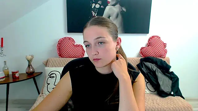 AnneWilsonn online show from July 21, 2026, 6:48 am
