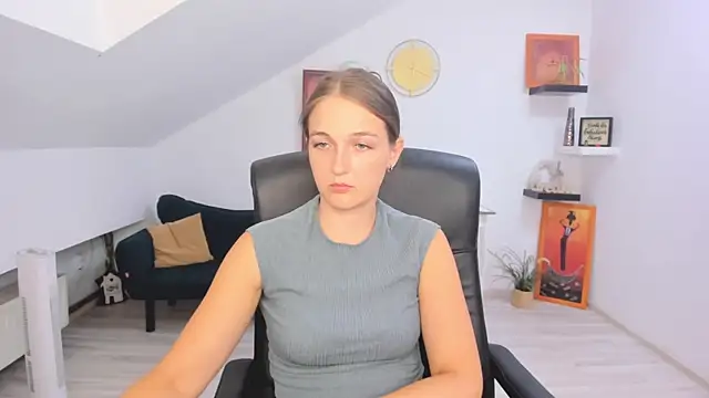 AnneWilsonn online show from August 3, 2026, 12:22 pm
