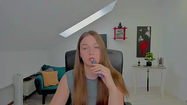 AnneWilsonn online show from May 18, 2026, 6:51 am