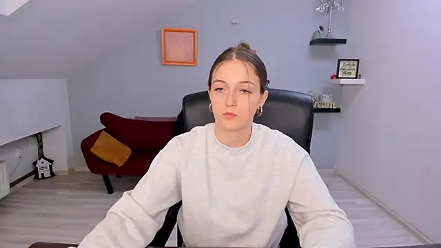 AnneWilsonn online show from April 2, 2026, 1:18 pm