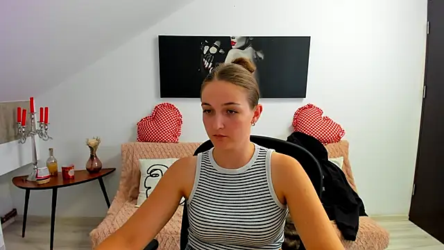 AnneWilsonn online show from July 29, 2026, 6:56 am