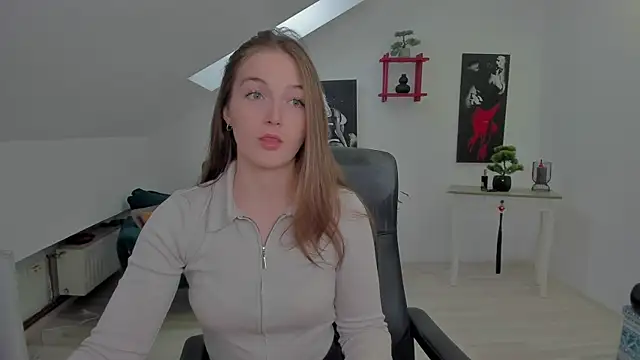 AnneWilsonn online show from May 13, 2026, 8:43 am