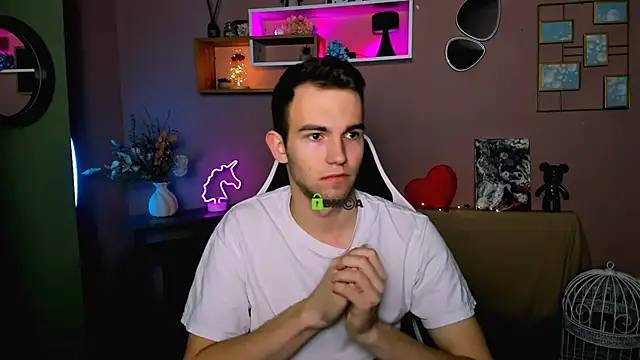 astren villo online show from March 10, 2026, 7:01 am