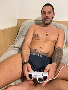 Snapshot of _madbull_ chatting on November 14, 2025, 8:01 pm madbull online show from November 14, 2025, 8:01 pm