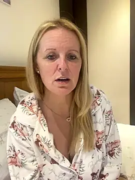 Snapshot of madamlillyrose chatting on October 24, 2025, 10:36 am madamlillyrose online show from October 24, 2025, 10:36 am