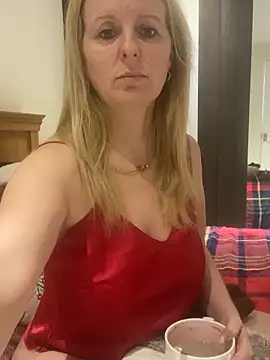 madamlillyrose online show from December 3, 2025, 8:47 am