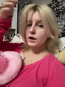 Snapshot of BonnyeBoom chatting on February 4, 2026, 3:18 pm BonnyeBoom online show from February 4, 2026, 3:18 pm