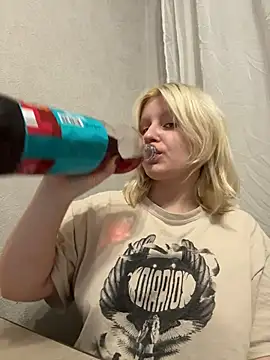 Snapshot of BonnyeBoom chatting on February 25, 2026, 3:34 pm BonnyeBoom online show from February 25, 2026, 3:34 pm