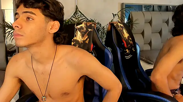 Snapshot of Kendra_and_liam chatting on November 29, 2025, 11:10 am Kendra and liam online show from November 29, 2025, 11:10 am