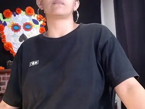 Lucyy Naugthy online show from November 11, 2025, 1:06 pm