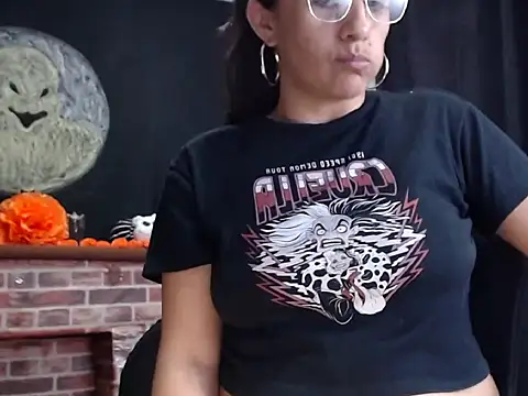 Lucyy Naugthy online show from November 8, 2025, 1:25 pm