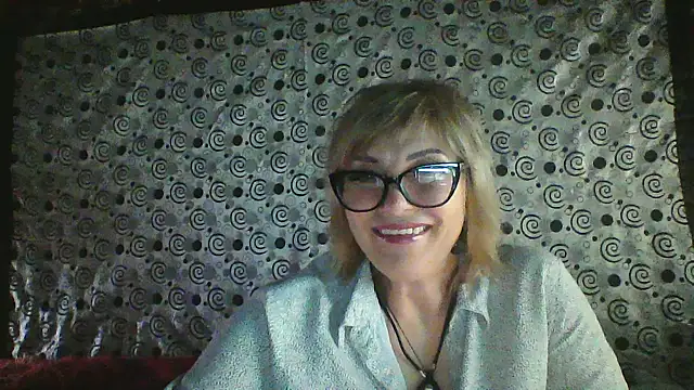 Lia Ray online show from November 10, 2025, 8:03 pm