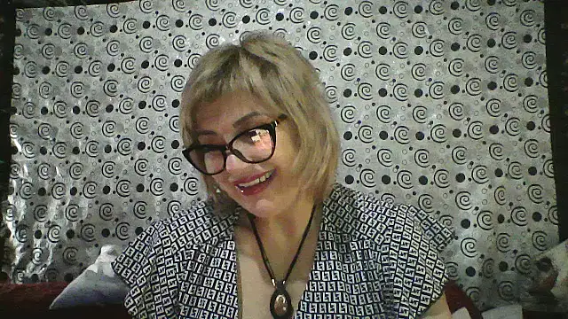 Lia Ray online show from October 29, 2025, 7:57 pm