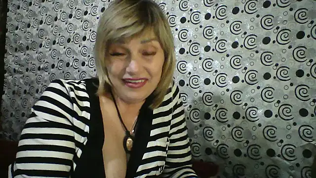 Lia Ray online show from October 21, 2025, 7:57 pm