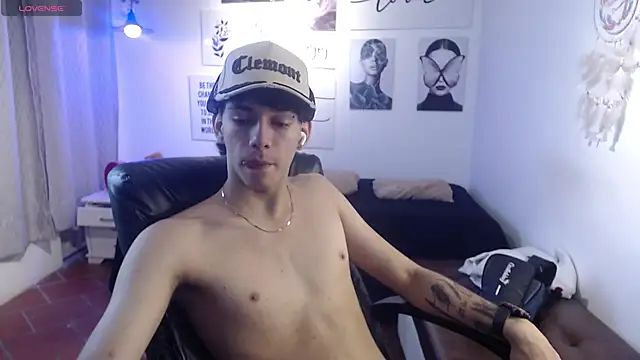 Snapshot of AmethystShadow17 chatting on January 9, 2026, 7:54 pm AmethystShadow17 online show from January 9, 2026, 7:54 pm