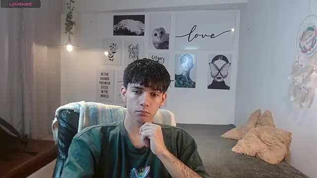 AmethystShadow17 online show from November 19, 2025, 4:18 pm