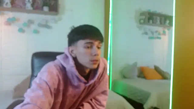 AmethystShadow17 online show from April 19, 2026, 3:46 pm