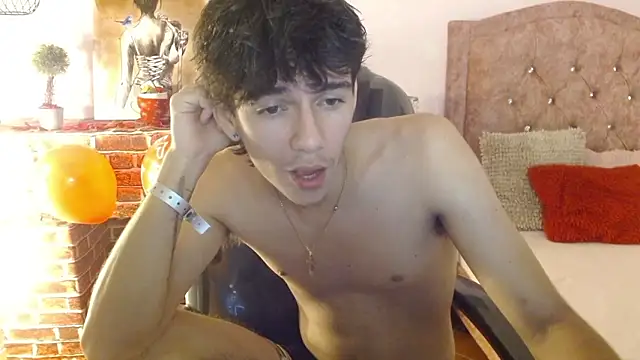 Snapshot of AmethystShadow17 chatting on February 15, 2026, 1:21 pm AmethystShadow17 online show from February 15, 2026, 1:21 pm