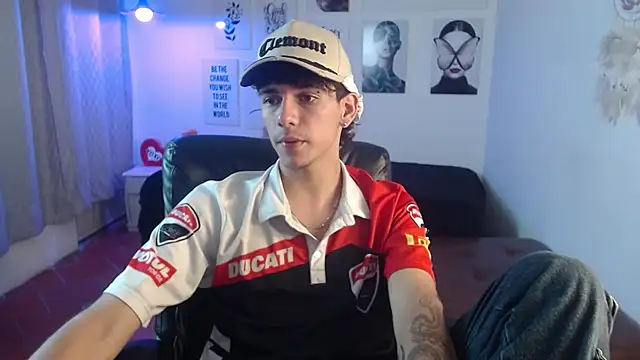 Snapshot of AmethystShadow17 chatting on February 5, 2026, 7:32 pm AmethystShadow17 online show from February 5, 2026, 7:32 pm