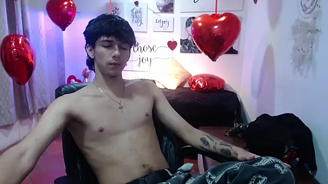 Snapshot of AmethystShadow17 chatting on February 16, 2026, 8:18 pm AmethystShadow17 online show from February 16, 2026, 8:18 pm