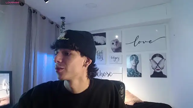 Snapshot of AmethystShadow17 chatting on February 12, 2026, 7:57 pm AmethystShadow17 online show from February 12, 2026, 7:57 pm