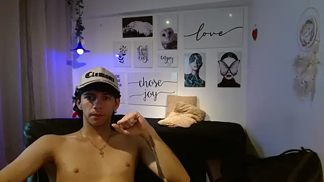 Snapshot of AmethystShadow17 chatting on February 27, 2026, 7:46 pm AmethystShadow17 online show from February 27, 2026, 7:46 pm