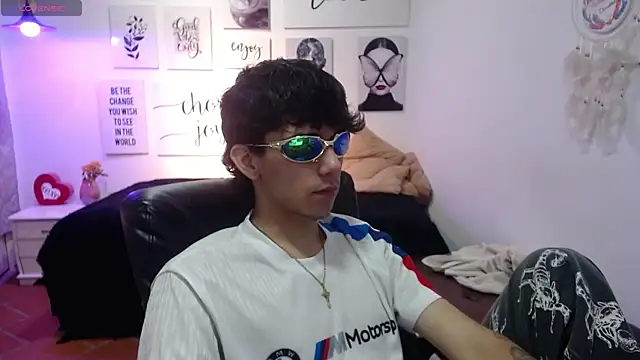 Snapshot of AmethystShadow17 chatting on February 10, 2026, 7:57 pm AmethystShadow17 online show from February 10, 2026, 7:57 pm