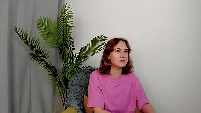 Snapshot of LeonidaMegill chatting on October 15, 2025, 1:19 pm LeonidaMegill online show from October 15, 2025, 1:19 pm