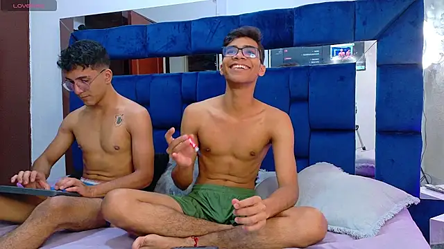 Snapshot of Desire4Duo chatting on October 30, 2025, 1:20 pm Desire4Duo online show from October 30, 2025, 1:20 pm