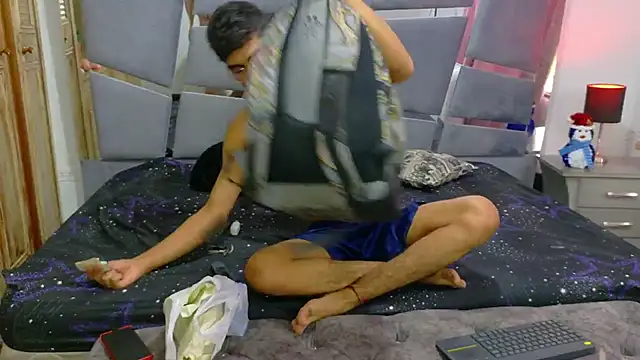 Desire4Duo online show from November 18, 2025, 1:25 pm