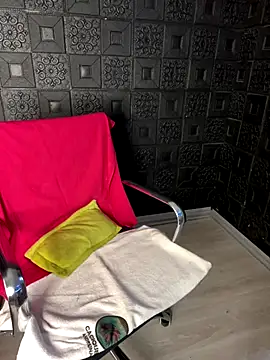 Yvonny27 online show from December 5, 2025, 11:53 am