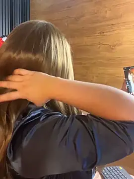 Yvonny27 online show from January 14, 2026, 1:15 pm