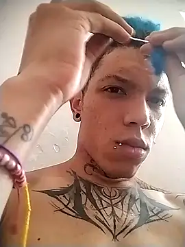 Snapshot of Overinktt chatting on October 27, 2025, 8:32 pm Overinktt online show from October 27, 2025, 8:32 pm