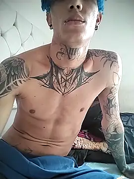 Snapshot of Overinktt chatting on November 15, 2025, 2:32 pm Overinktt online show from November 15, 2025, 2:32 pm