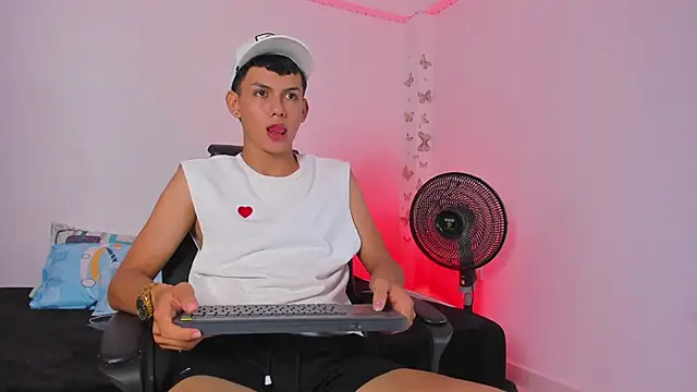 Axel Cody  online show from November 19, 2025, 8:20 pm