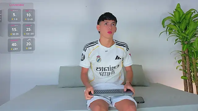 Axel Cody  online show from June 1, 2026, 1:11 pm