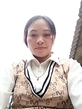 huhu-sexxy online show from November 6, 2025, 7:34 am