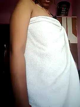 Snapshot of Juhi512 chatting on November 8, 2025, 4:27 am Juhi512 online show from November 8, 2025, 4:27 am