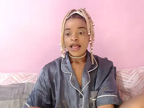 Snapshot of fifiqueen25 chatting on October 26, 2025, 2:39 pm fifiqueen25 online show from October 26, 2025, 2:39 pm