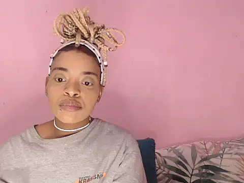 Snapshot of fifiqueen25 chatting on October 22, 2025, 10:04 am fifiqueen25 online show from October 22, 2025, 10:04 am