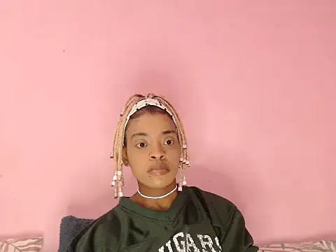 Snapshot of fifiqueen25 chatting on October 21, 2025, 9:52 am fifiqueen25 online show from October 21, 2025, 9:52 am